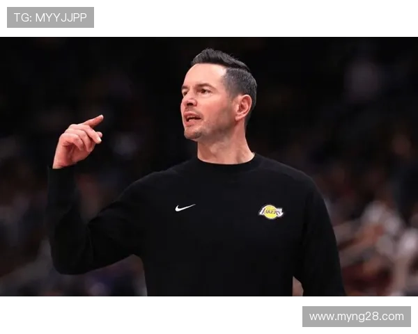 雷迪克强调无球跑动战术，点评湖人球员执行情况